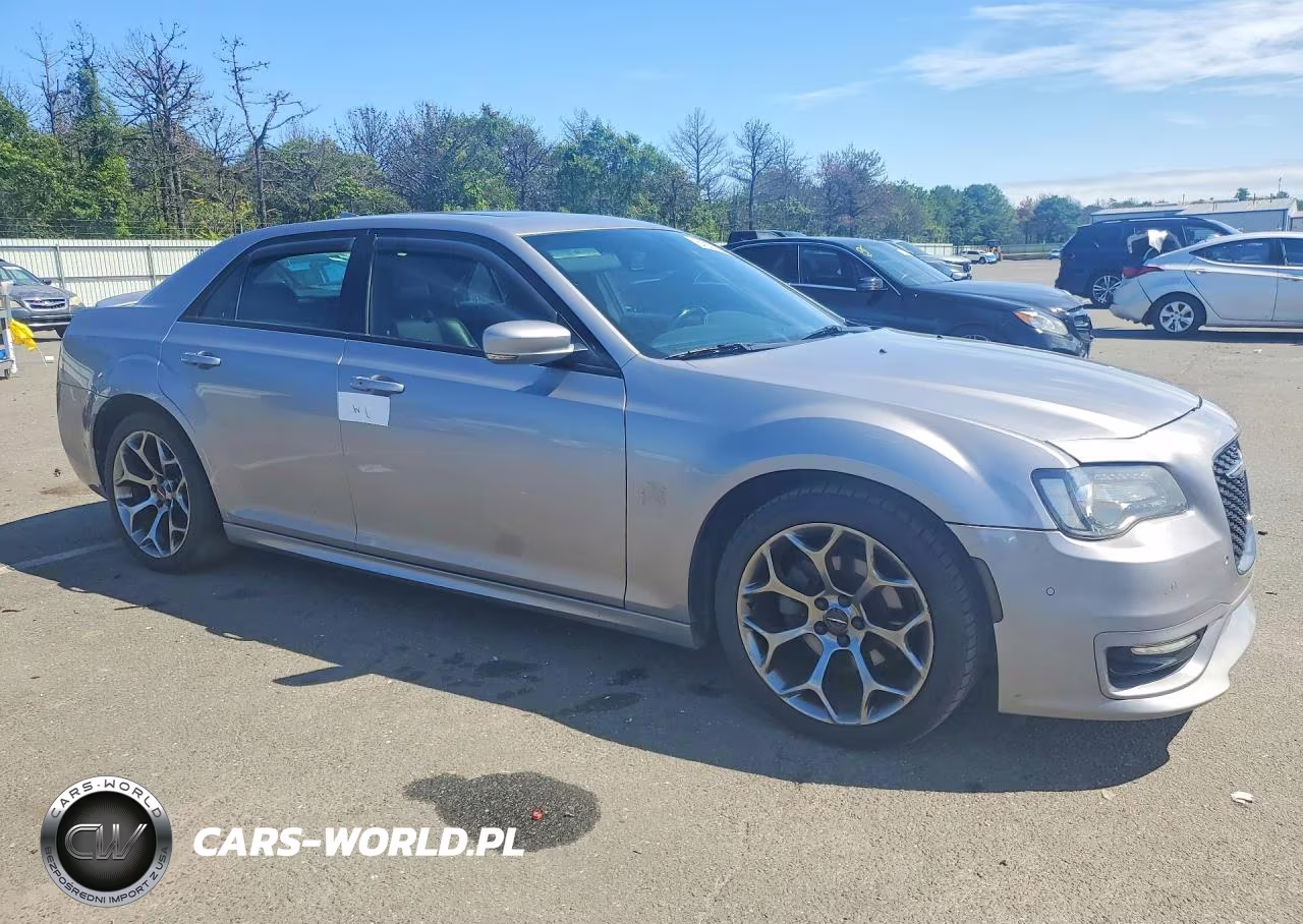2018 Chrysler 300 S VIN:2C3CCABG4JH266661 - 4