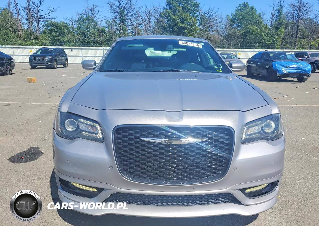 2018 Chrysler 300 S VIN:2C3CCABG4JH266661 - 5