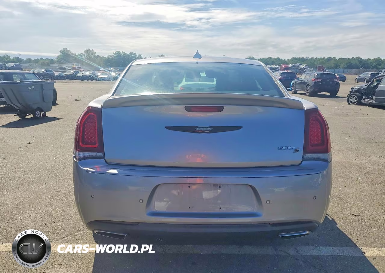 2018 Chrysler 300 S VIN:2C3CCABG4JH266661 - 6