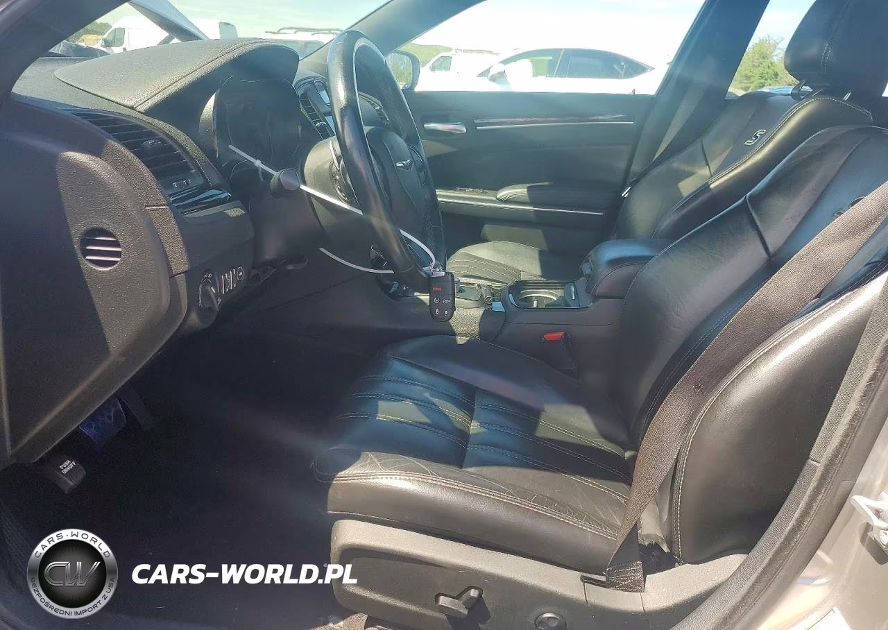 2018 Chrysler 300 S VIN:2C3CCABG4JH266661 - 7