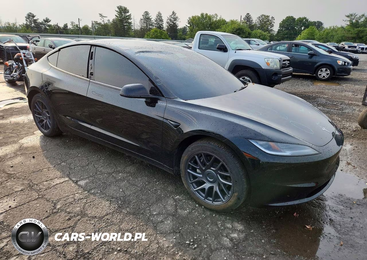 2025 Tesla Model 3 VIN:5YJ3E1EB5SF933251 - 4