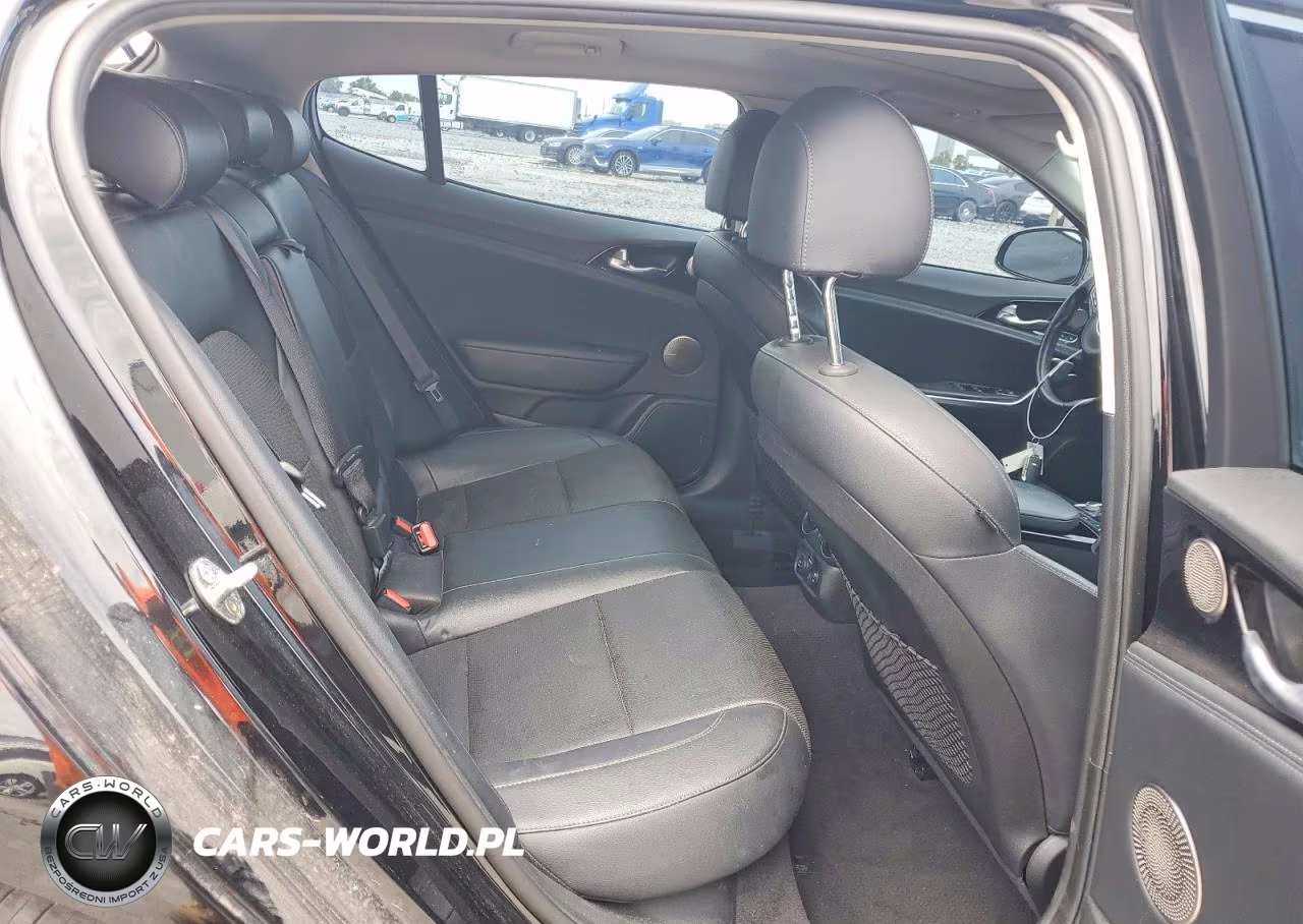 2018 Kia Stinger Premium VIN:KNAE25LA4J6012228 - 10
