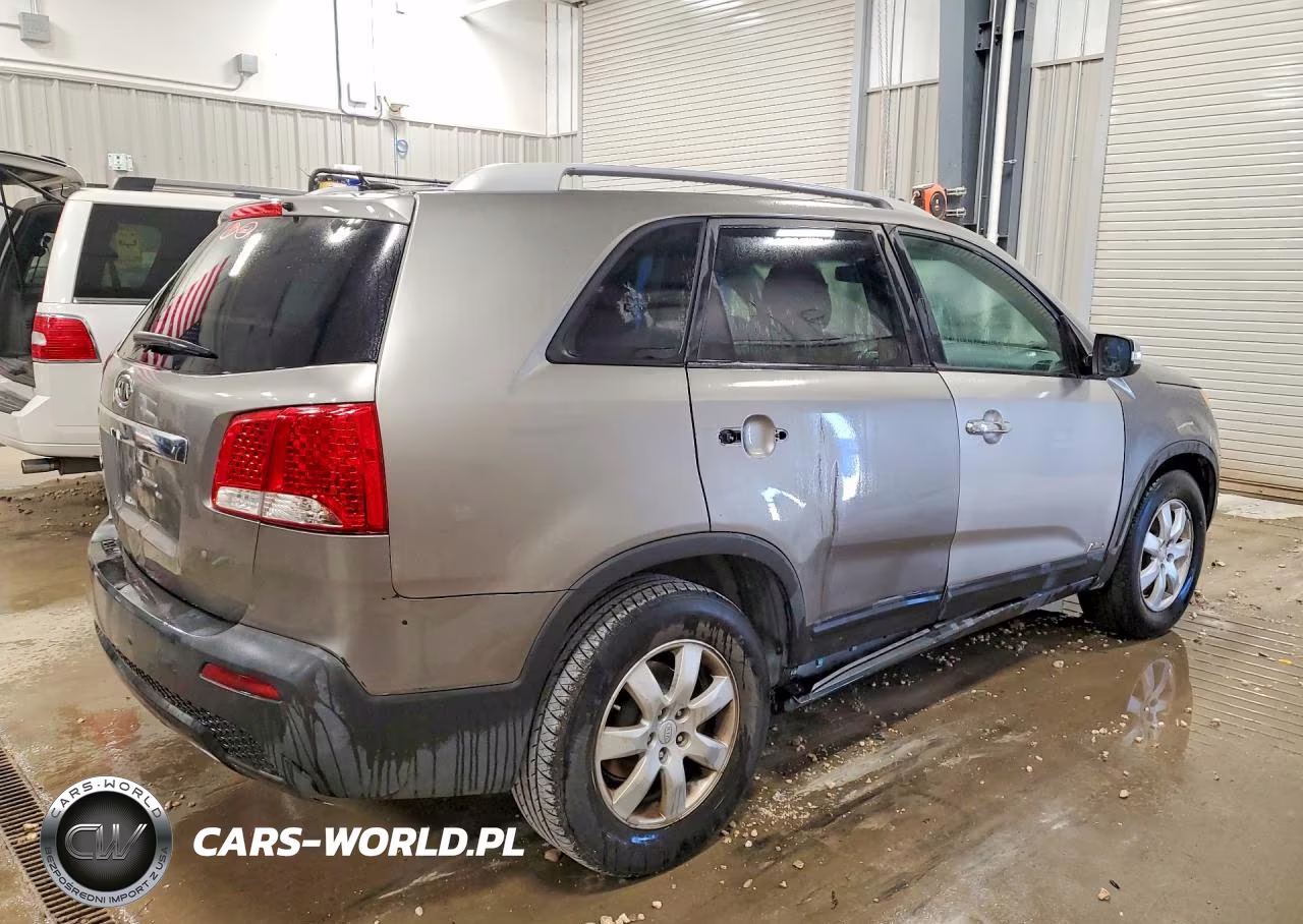 2011 Kia Sorento Lx VIN:5XYKTDA21BG116988 - 3