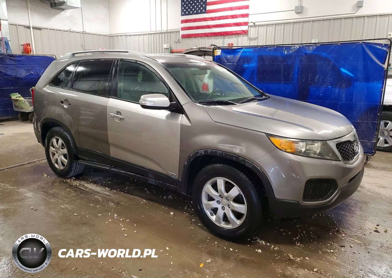 2011 Kia Sorento Lx VIN:5XYKTDA21BG116988 - 4
