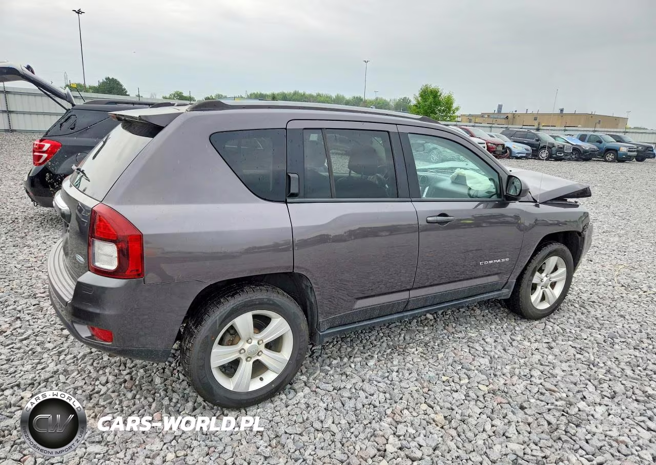 2015 Jeep Compass Latitude VIN:1C4NJDEB3FD395166 - 3