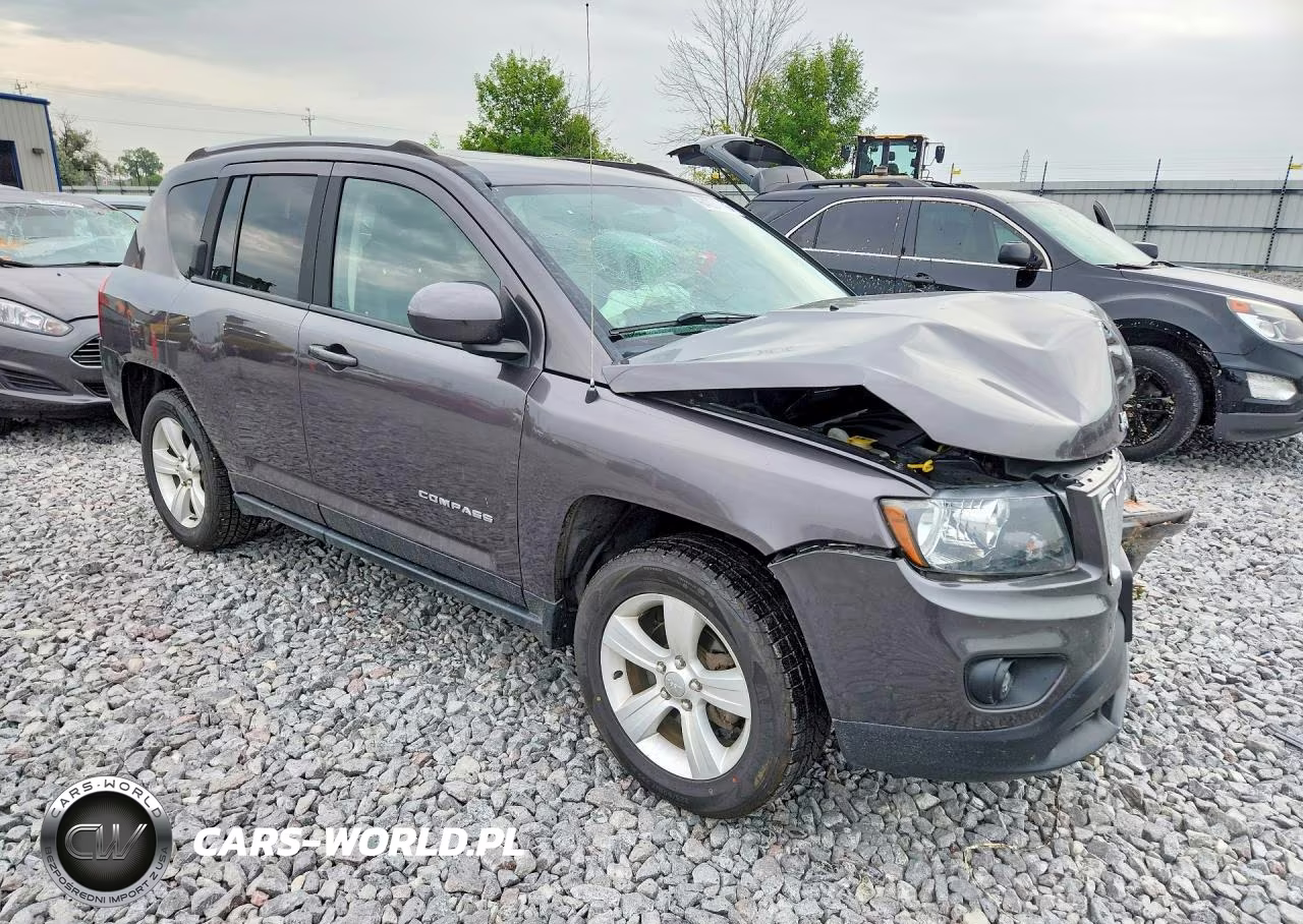 2015 Jeep Compass Latitude VIN:1C4NJDEB3FD395166 - 4