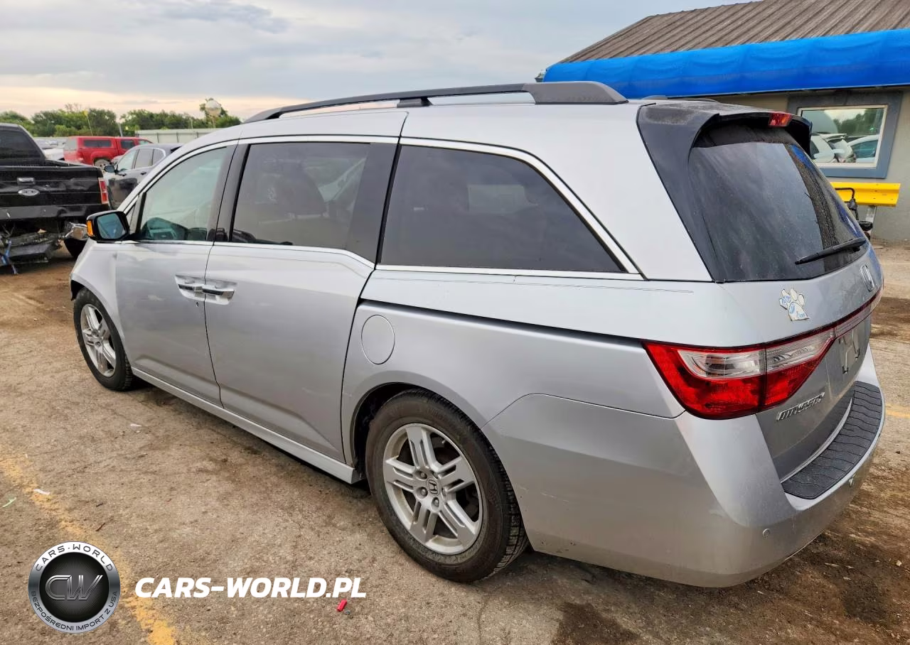 2013 Honda Odyssey Touring VIN:5FNRL5H90DB071009 - 2