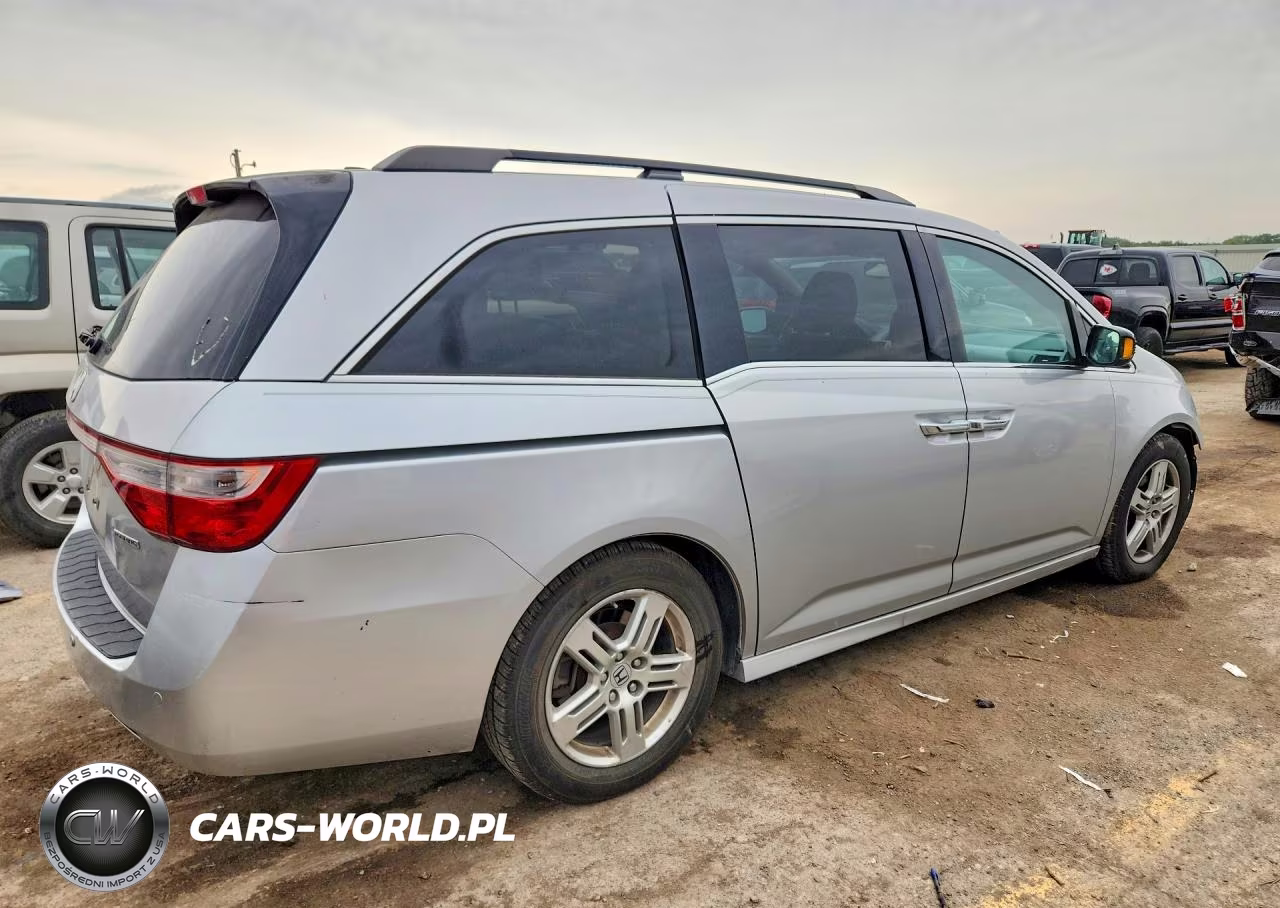 2013 Honda Odyssey Touring VIN:5FNRL5H90DB071009 - 3