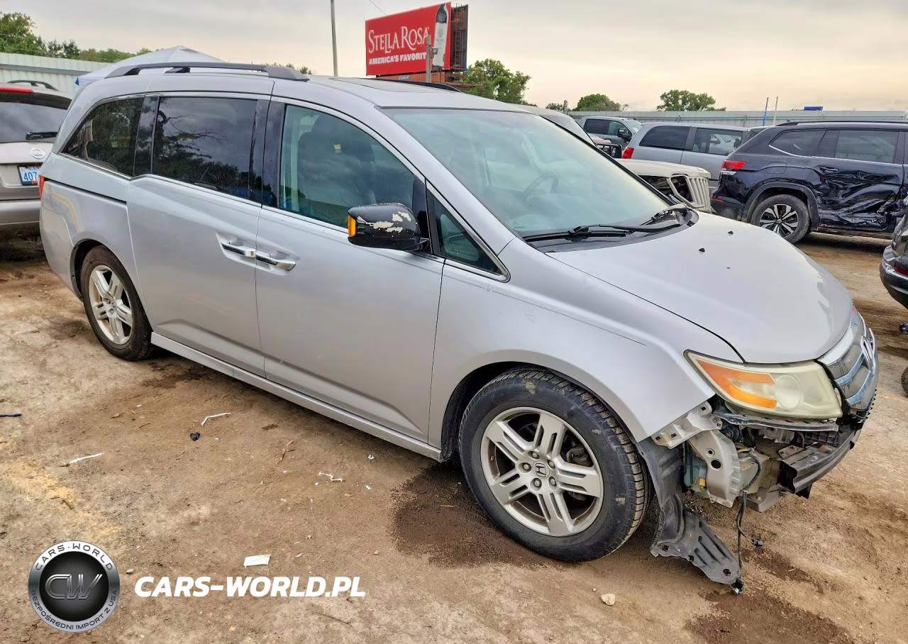 2013 Honda Odyssey Touring VIN:5FNRL5H90DB071009 - 4