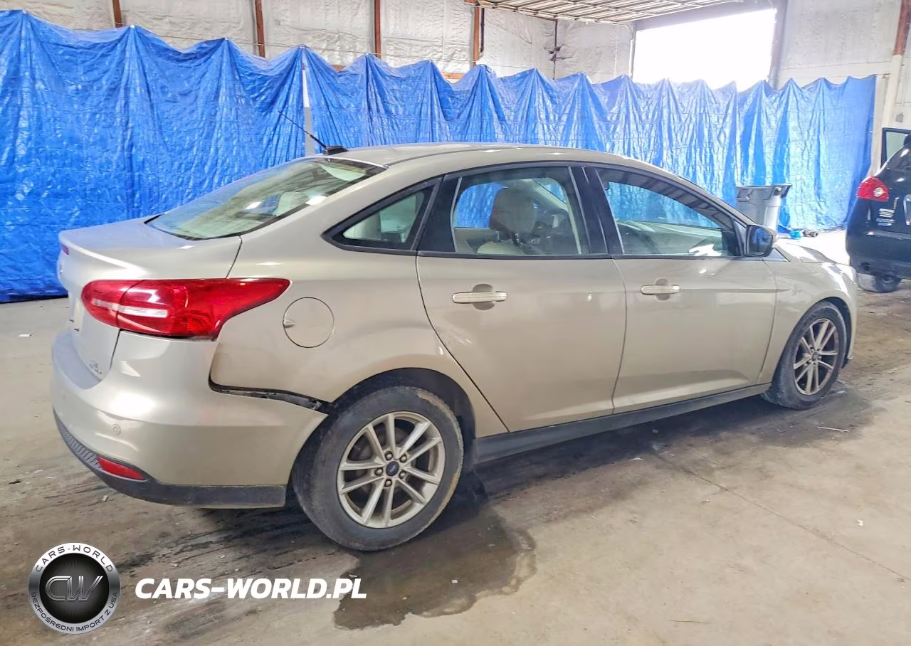 2015 Ford Focus Se VIN:1FADP3F26FL311677 - 3