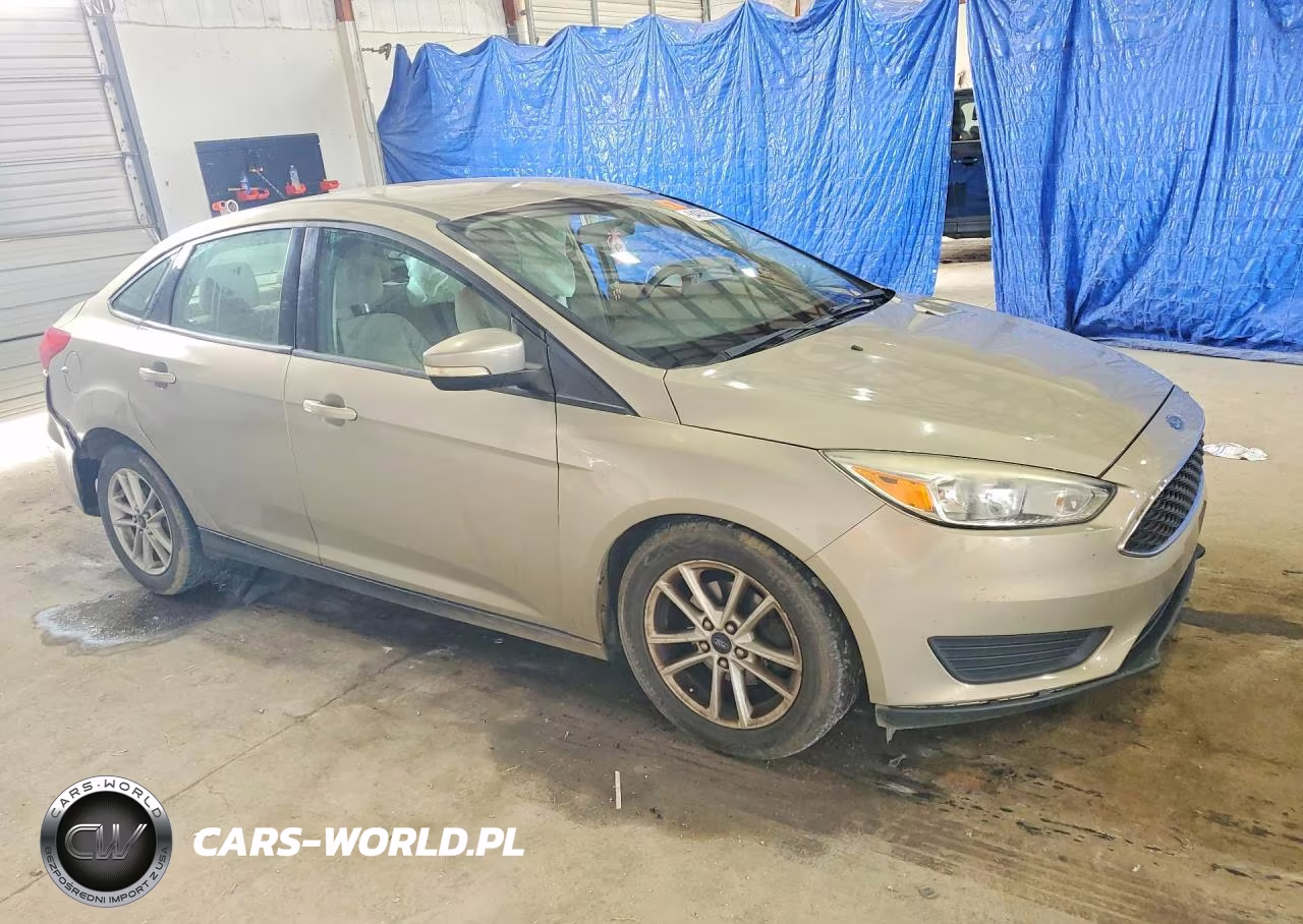 2015 Ford Focus Se VIN:1FADP3F26FL311677 - 4