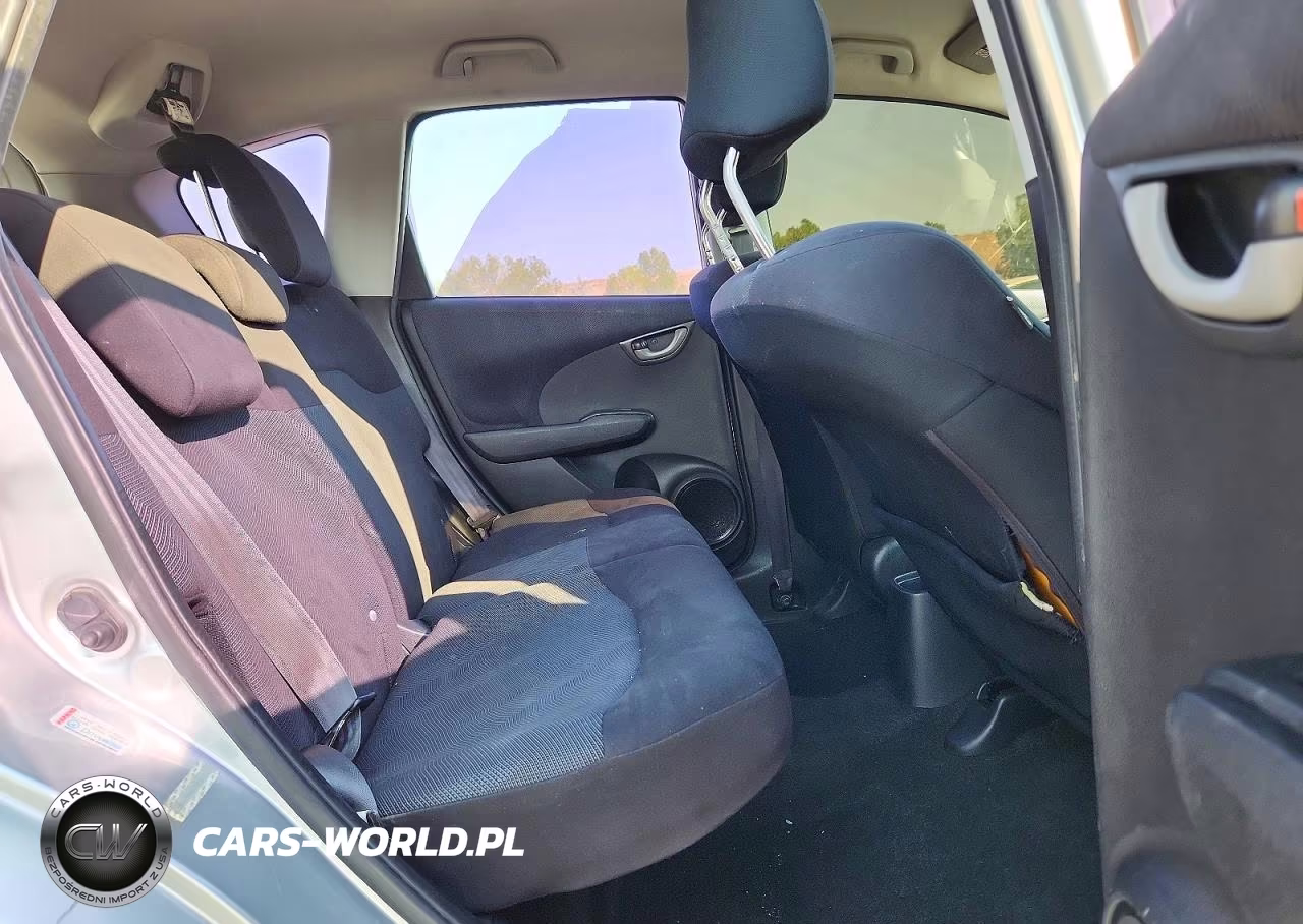 2011 Honda Fit Sport VIN:JHMGE8H68BC006636 - 10