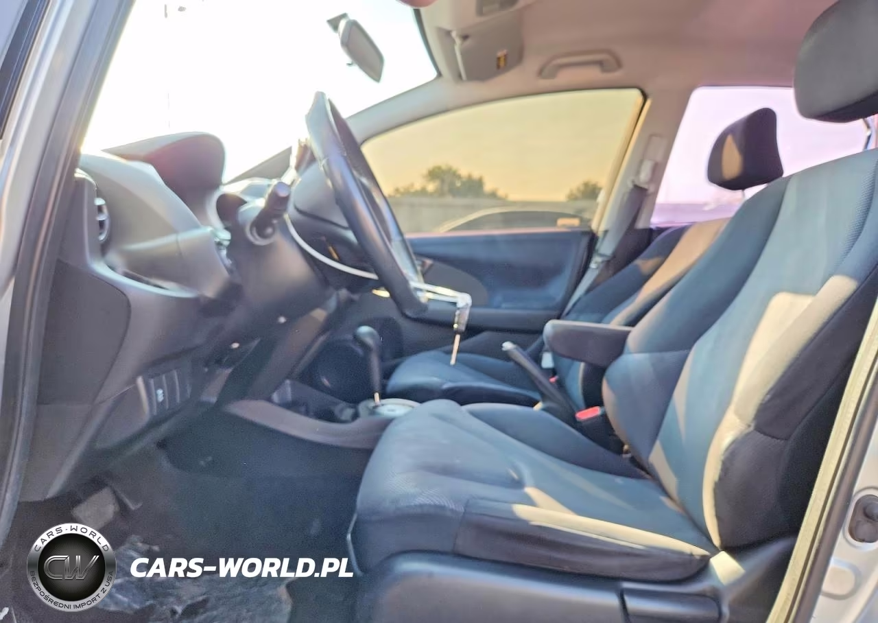 2011 Honda Fit Sport VIN:JHMGE8H68BC006636 - 7