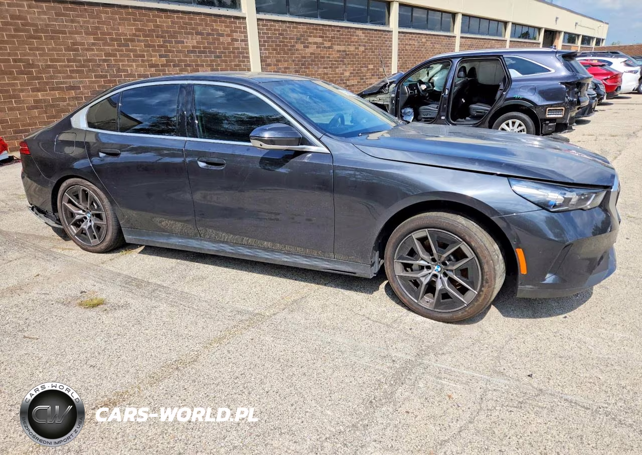 2025 BMW 530 Xi VIN:WBA53FJ04SCT87763 - 4