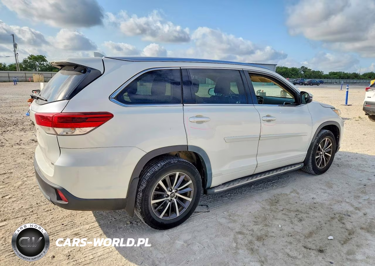 2017 Toyota Highlander Xle VIN:5TDKZRFH8HS204375 - 3