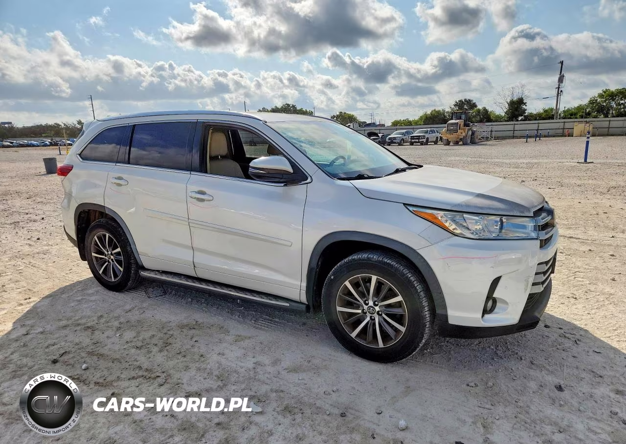 2017 Toyota Highlander Xle VIN:5TDKZRFH8HS204375 - 4