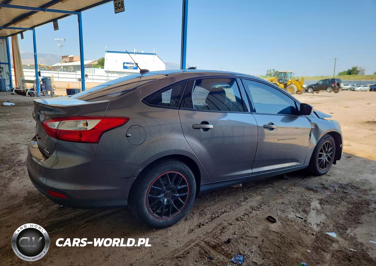 2013 Ford Focus VIN:1FADP3F21DL382881 - 3