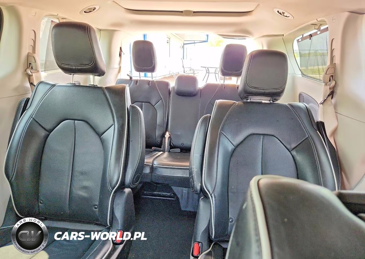 2021 Chrysler Pacifica Hybrid Limited VIN:2C4RC1S7XMR514013 - 10