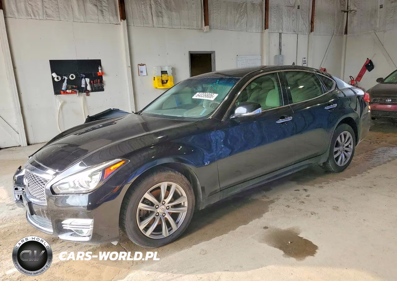 2015 Infiniti Q70 3.7
