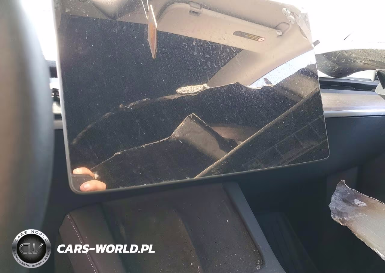 2025 Tesla Model Y VIN:7SAYGDED1SF250940 - 9