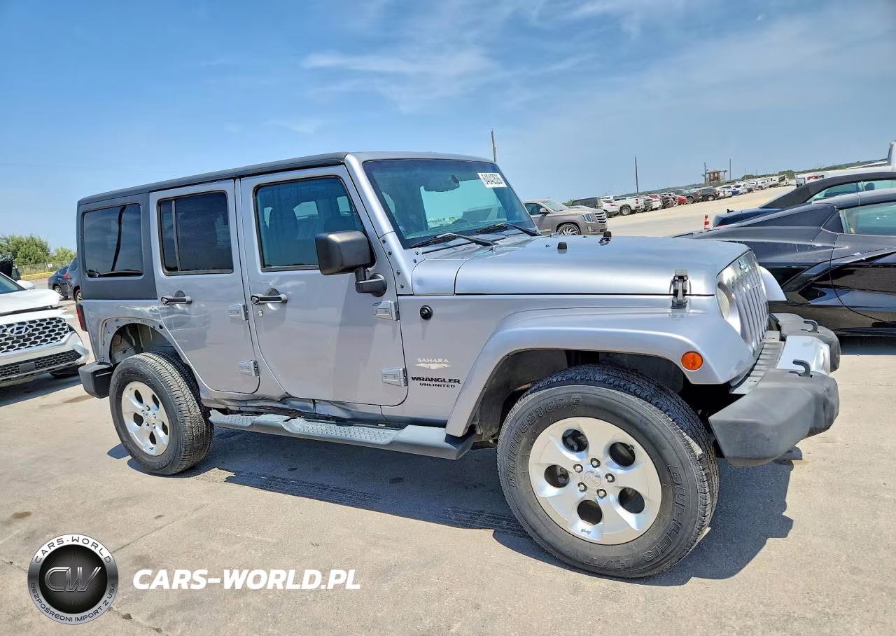 2014 Jeep Wrangler Unlimited Sahara VIN:1C4BJWEG5EL103354 - 4