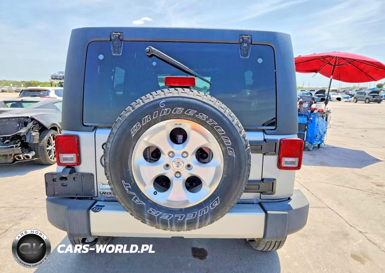 2014 Jeep Wrangler Unlimited Sahara VIN:1C4BJWEG5EL103354 - 6