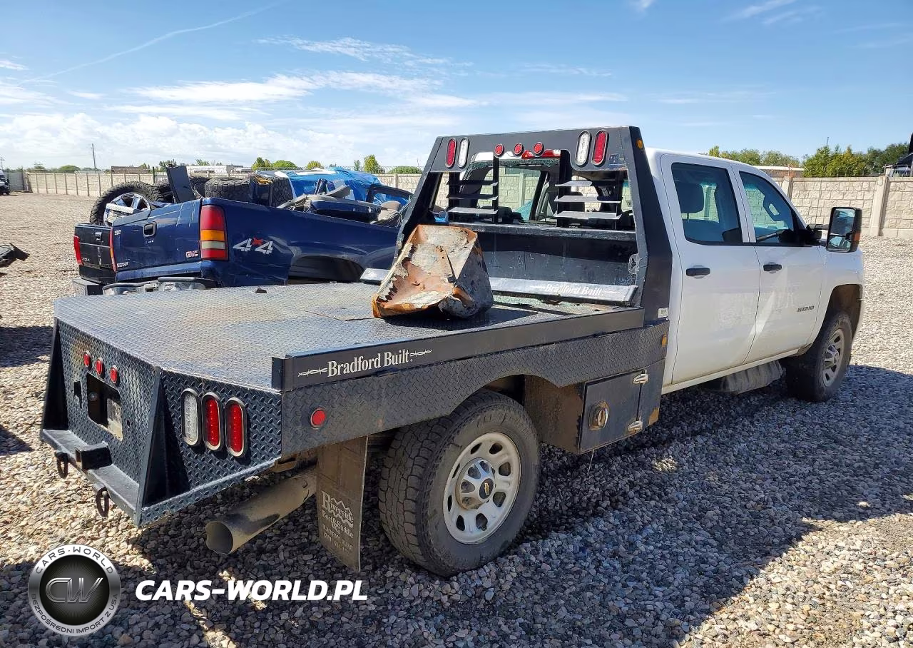 2018 Chevrolet Silverado K2500 Heavy Duty VIN:1GB1KUEY0JF241368 - 3