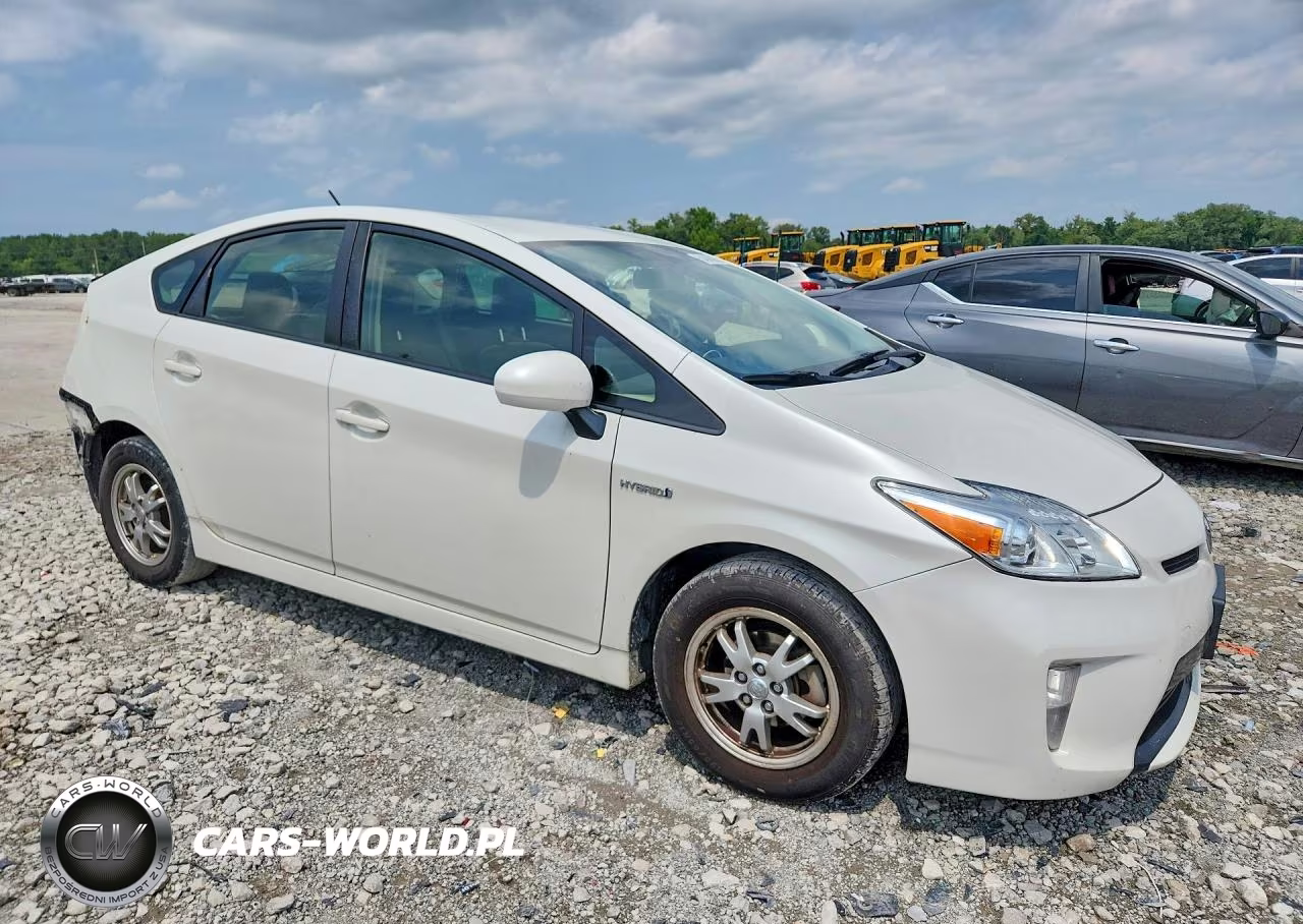2014 Toyota Prius Two VIN:JTDKN3DU3E1759090 - 4