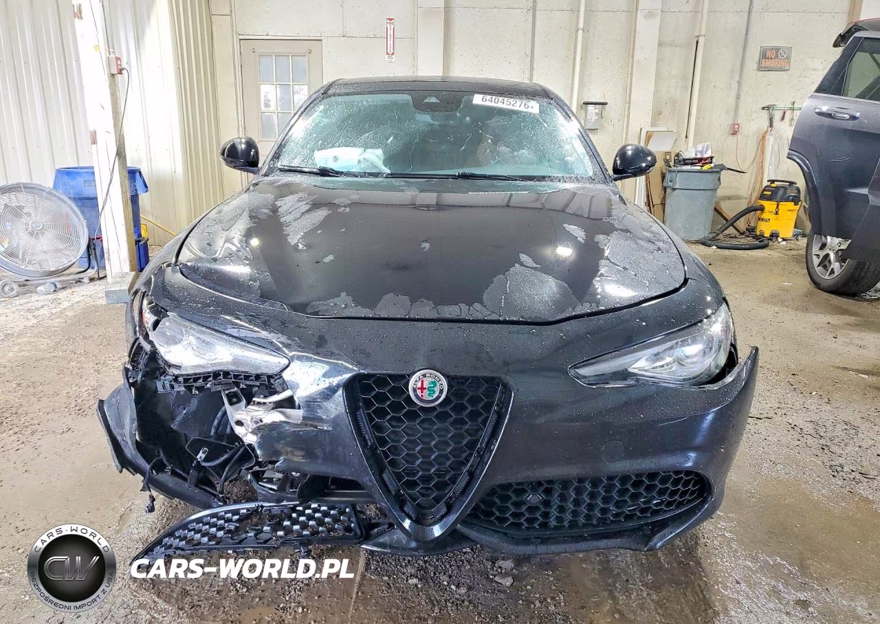 2018 Alfa Romeo Giulia Ti Q4 VIN:ZARFAEEN3J7571425 - 5