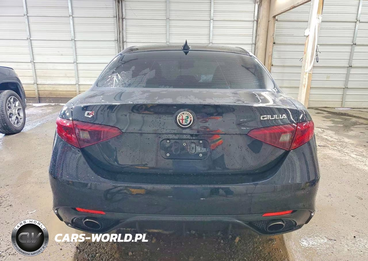 2018 Alfa Romeo Giulia Ti Q4 VIN:ZARFAEEN3J7571425 - 6