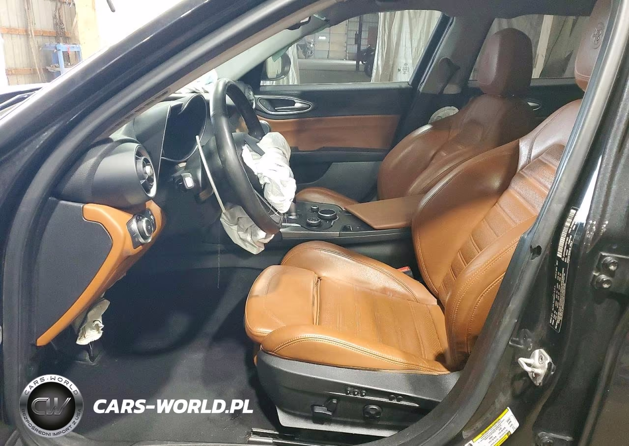 2018 Alfa Romeo Giulia Ti Q4 VIN:ZARFAEEN3J7571425 - 7