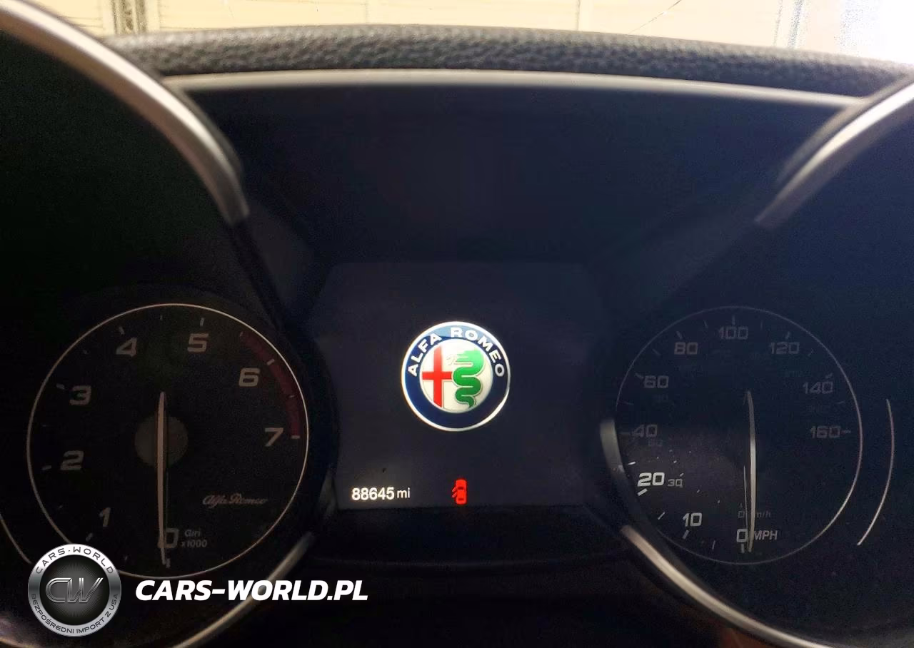 2018 Alfa Romeo Giulia Ti Q4 VIN:ZARFAEEN3J7571425 - 9