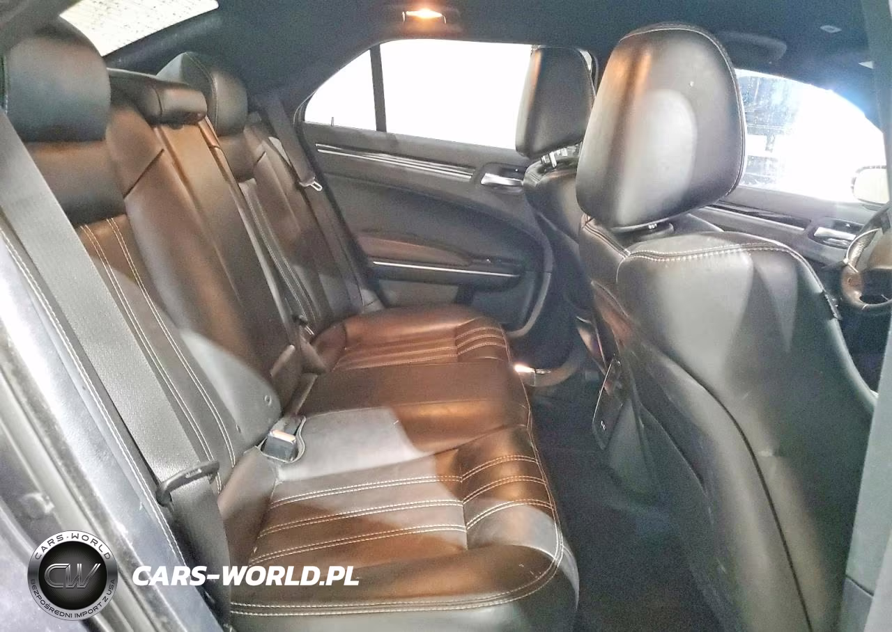 2019 Chrysler 300 S VIN:2C3CCAGG7KH698462 - 10