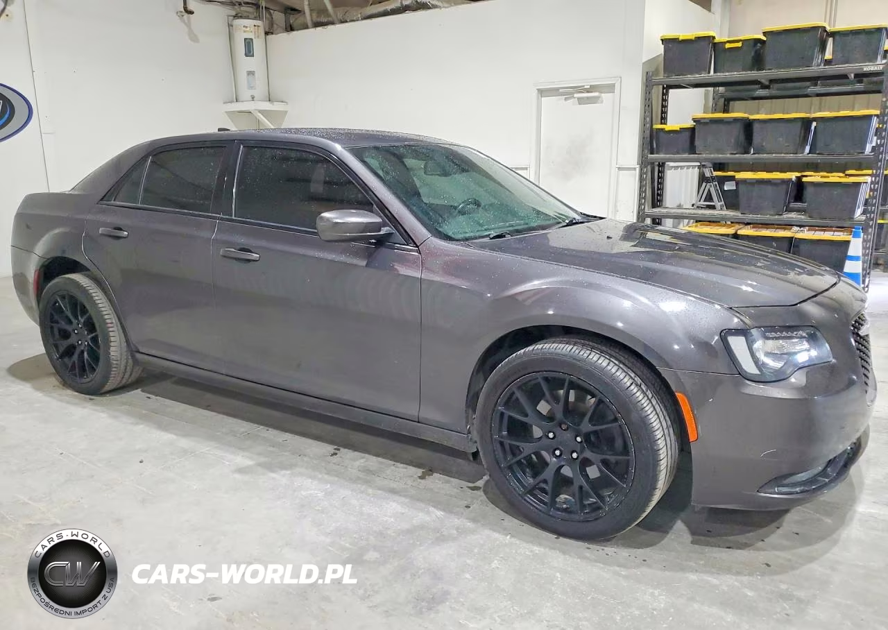 2019 Chrysler 300 S VIN:2C3CCAGG7KH698462 - 4