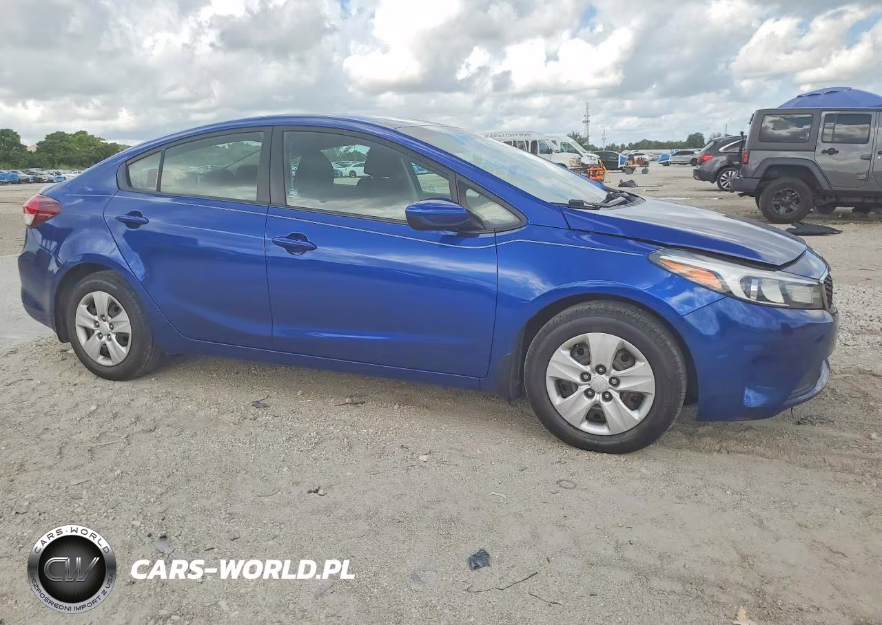 2017 Kia Forte Lx VIN:3KPFK4A72HE039568 - 4