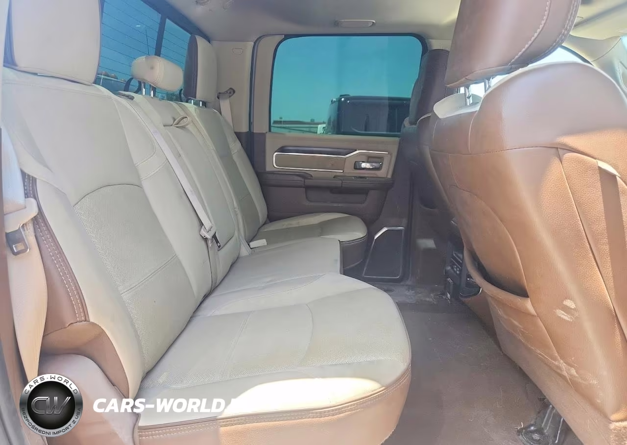 2022 Ram 3500 Laramie VIN:3C63RRJL7NG293793 - 10