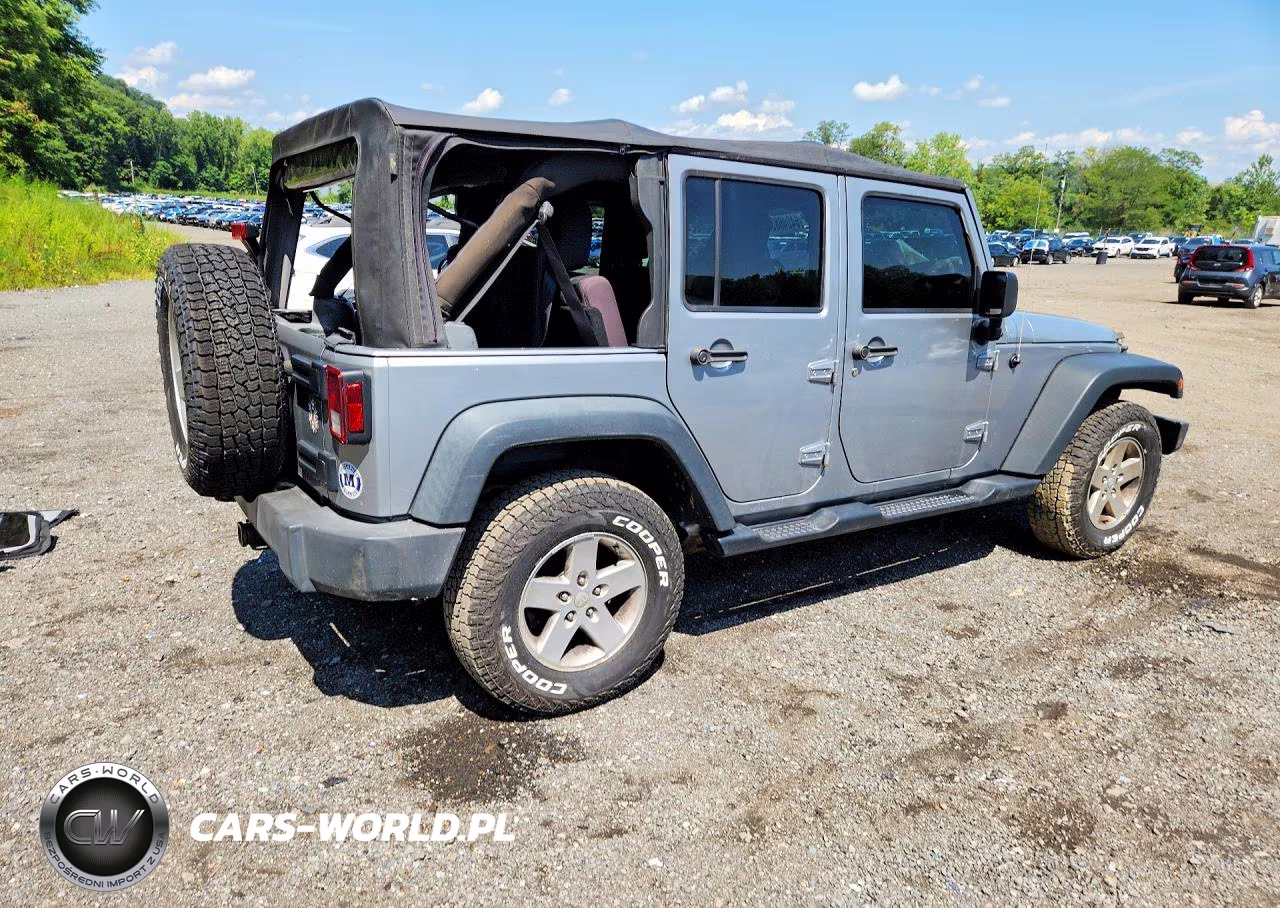 2014 Jeep Wrangler Unlimited Sport VIN:1C4BJWDG7EL120352 - 3