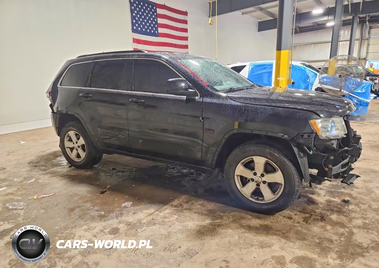 2011 Jeep Grand Cherokee Laredo VIN:1J4RR4GT8BC675000 - 4