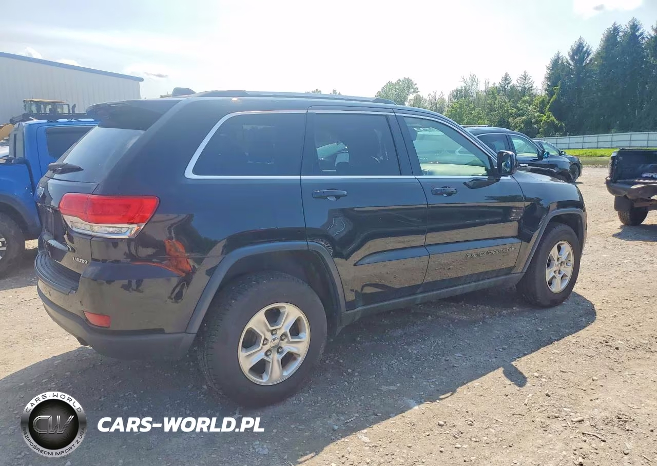 2017 Jeep Grand Cherokee Laredo VIN:1C4RJFAGXHC963906 - 3