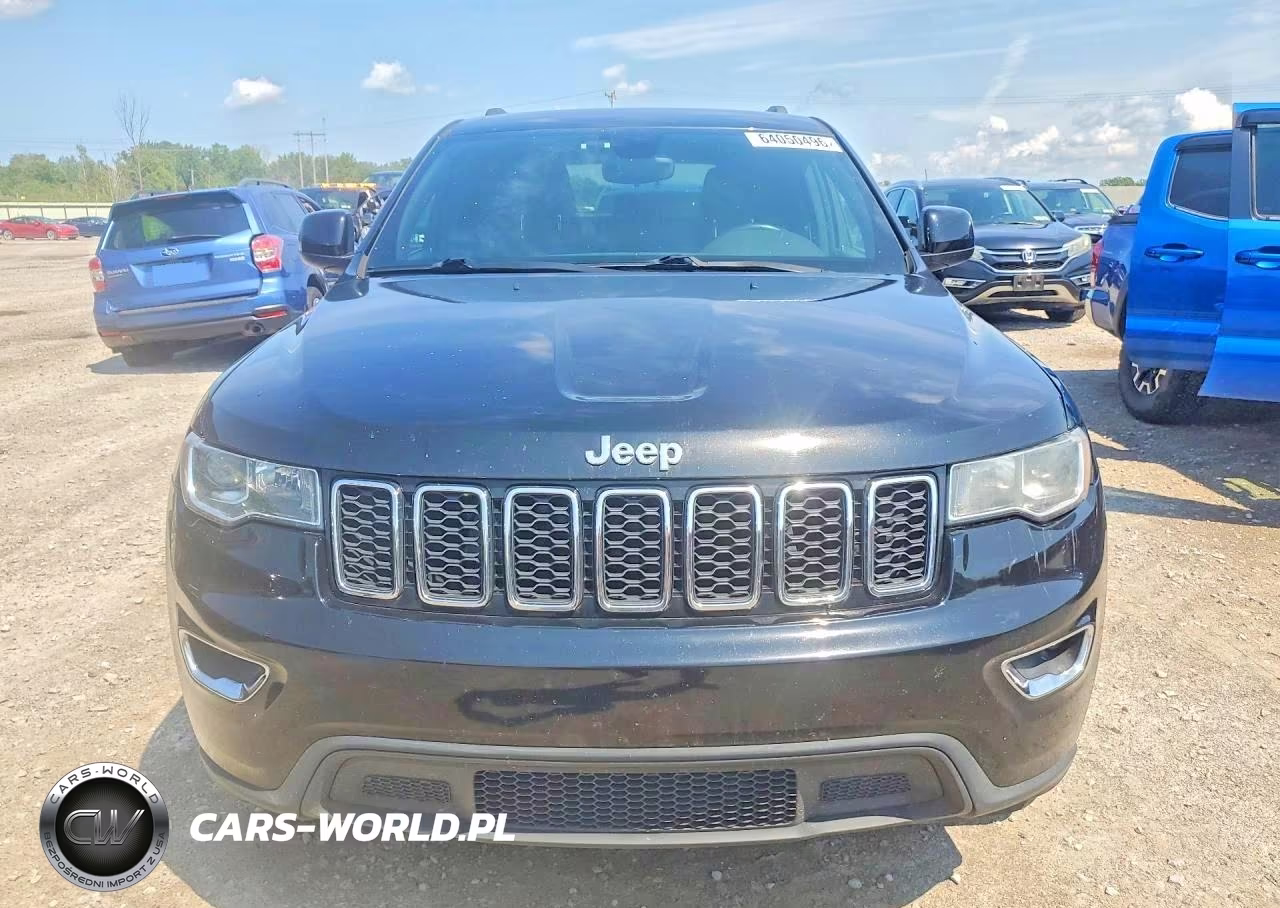 2017 Jeep Grand Cherokee Laredo VIN:1C4RJFAGXHC963906 - 5