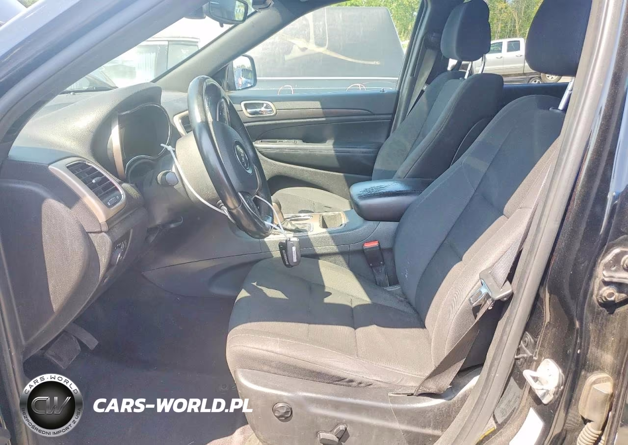 2017 Jeep Grand Cherokee Laredo VIN:1C4RJFAGXHC963906 - 7