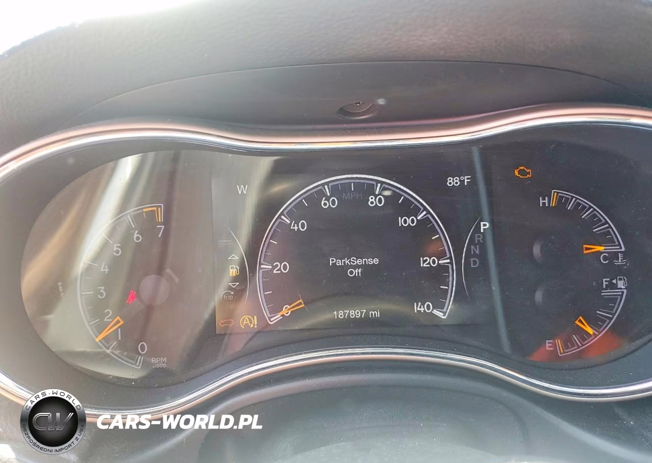 2017 Jeep Grand Cherokee Laredo VIN:1C4RJFAGXHC963906 - 9