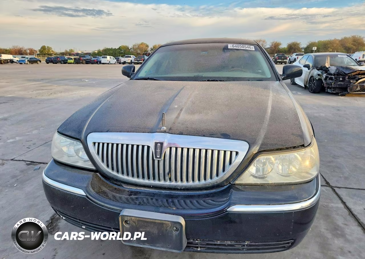 2010 Lincoln Town Car Signature Limited VIN:2LNBL8CV0AX614504 - 5