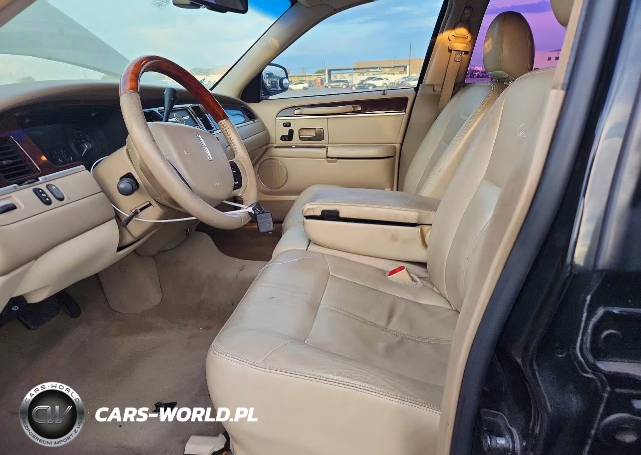 2010 Lincoln Town Car Signature Limited VIN:2LNBL8CV0AX614504 - 7