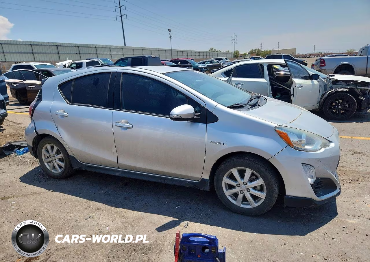 2017 Toyota Prius C Two VIN:JTDKDTB39H1597807 - 4