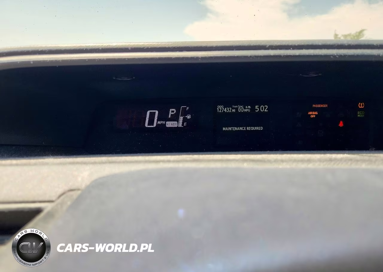 2017 Toyota Prius C Two VIN:JTDKDTB39H1597807 - 9