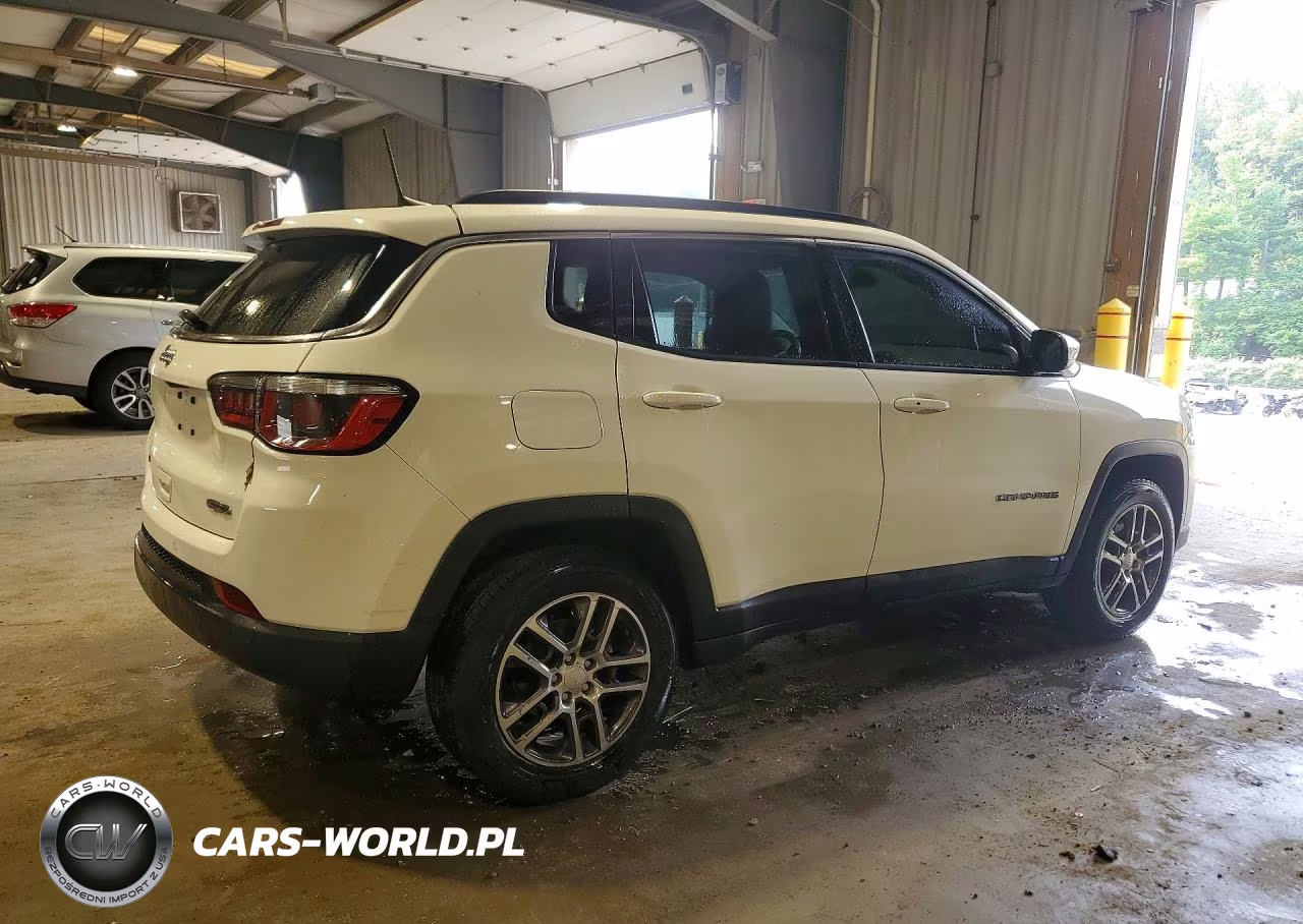 2018 Jeep Compass Latitude VIN:3C4NJDBB3JT134949 - 3