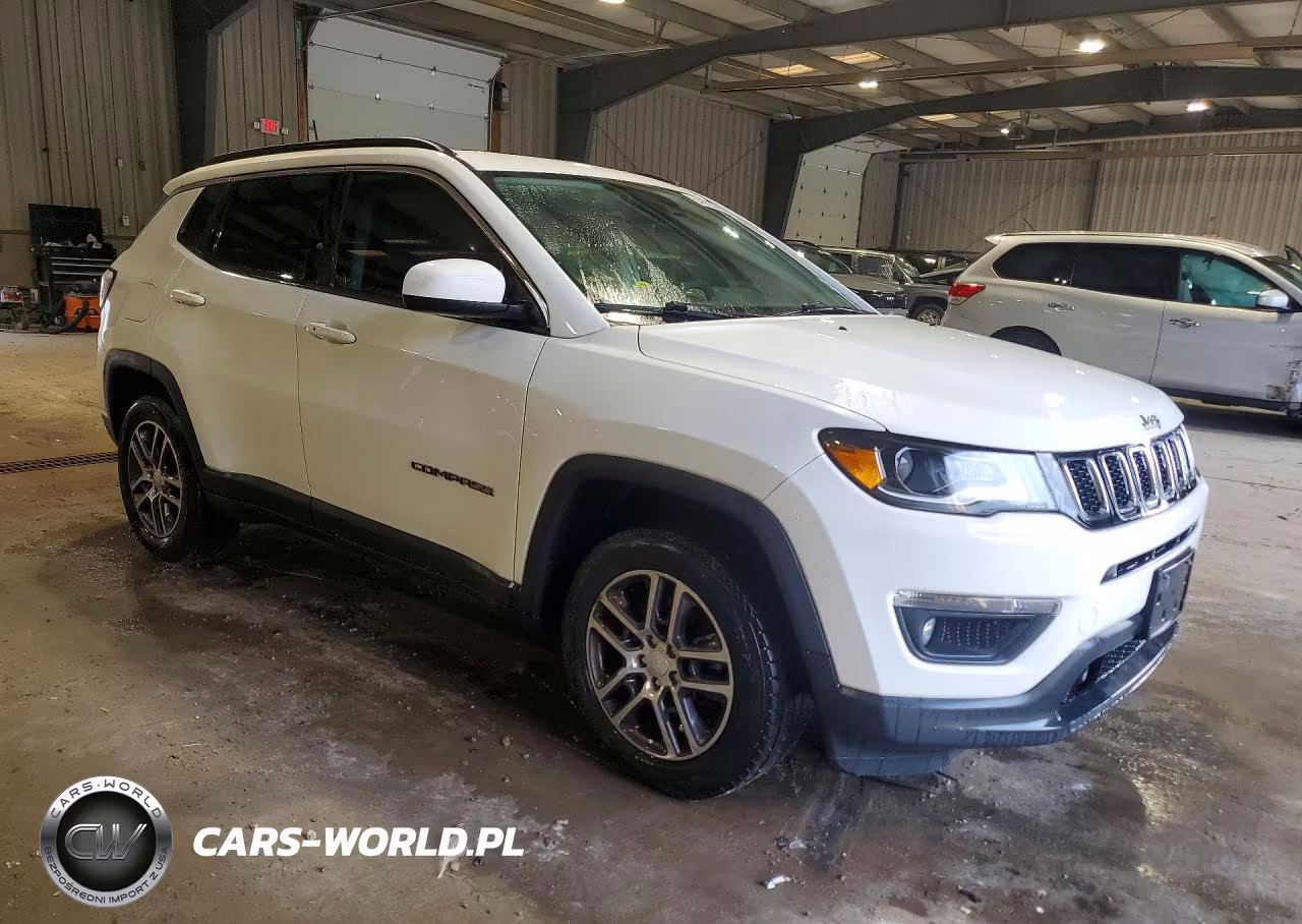 2018 Jeep Compass Latitude VIN:3C4NJDBB3JT134949 - 4