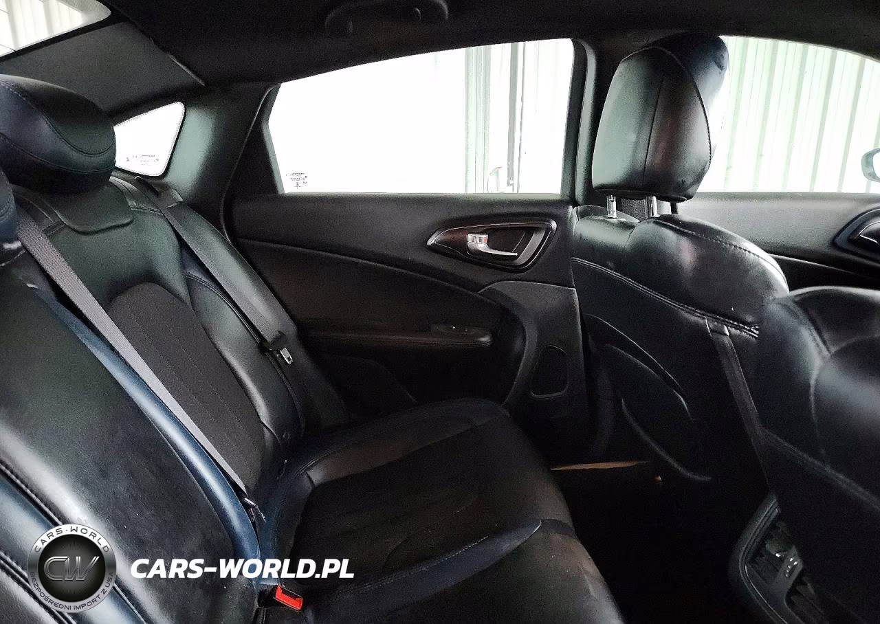 2015 Chrysler 200 S VIN:1C3CCCBB4FN750098 - 10