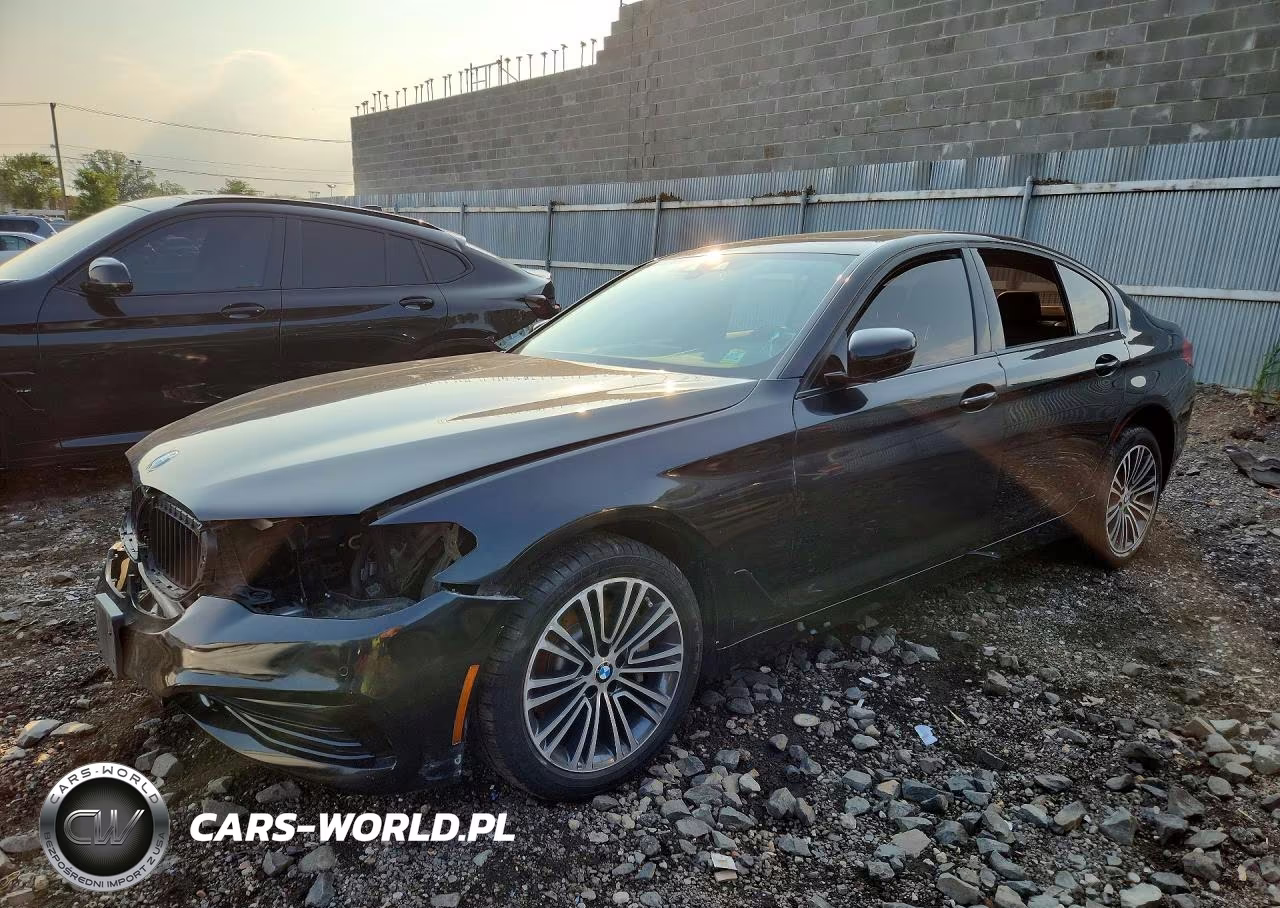 2019 BMW 530 Xi VIN:WBAJA7C57KG912584 - 1